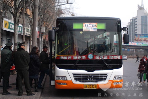 恒通纽曼前置二级踏步燃气客车畅行西宁街头