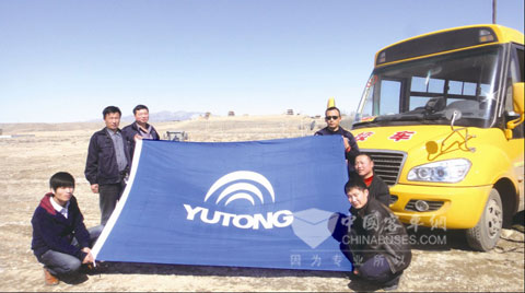 宇通:“开往春天的校车“护航塔县学童安全