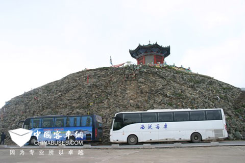 西沃客车在日月山顶
