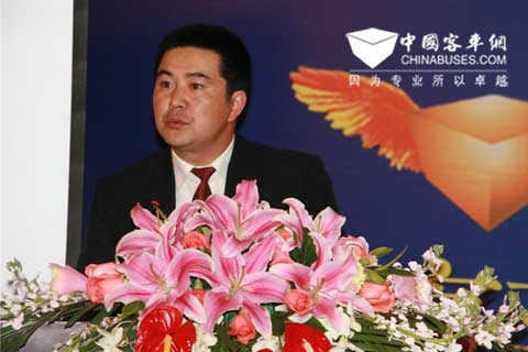 李季参加完美作业网有免费视频主办的客车高端论坛