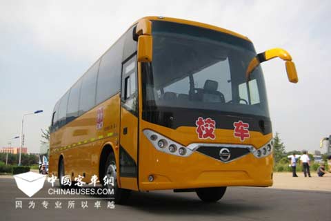 西沃700系列中的西沃校车