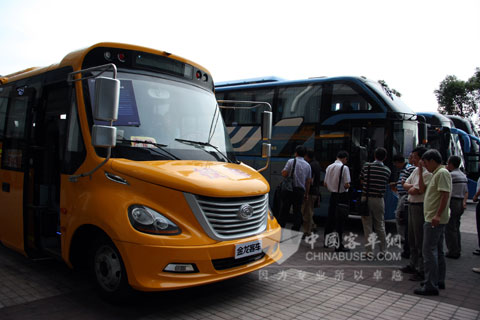 金龙“智慧校车”XMQ6730ASD3