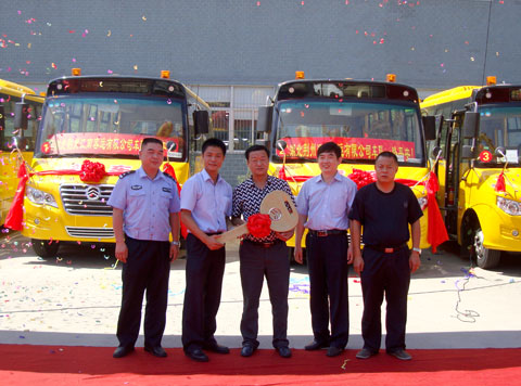 金旅“小金象” 安全伴荆州