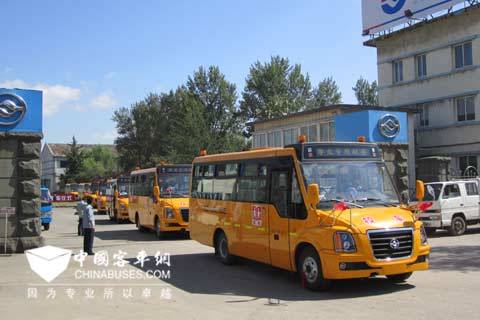 黄海校车发往辽宁省新民汽车客运公司