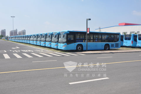 江淮燃气客车整装待发