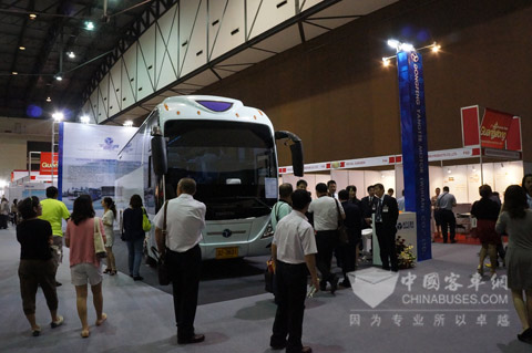 扬子江客车展台