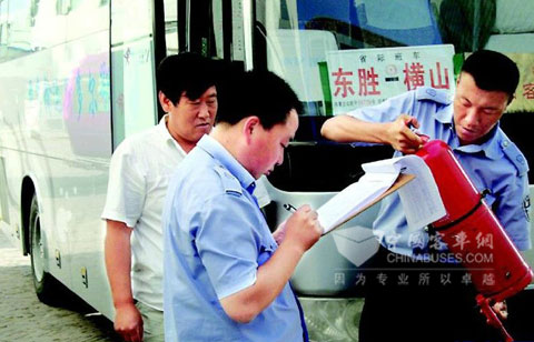 榆林市恒泰汽车运输集团进行车辆安全设施检查