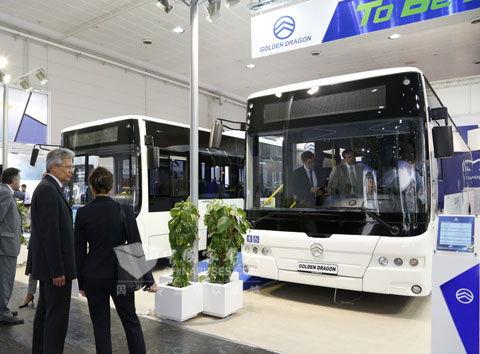 德国汉诺威车展金旅“To Be Smarter”展台