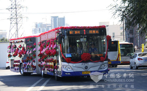 北京市副市长等领导试乘公交1号线1号车