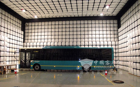 大金龙积极针对欧洲客户需求开发产品，图为XMQ6127J车型进行欧盟整车型式认证