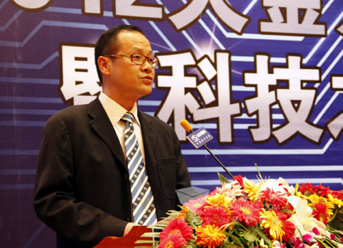 大金龙副总经理徐向东致辞