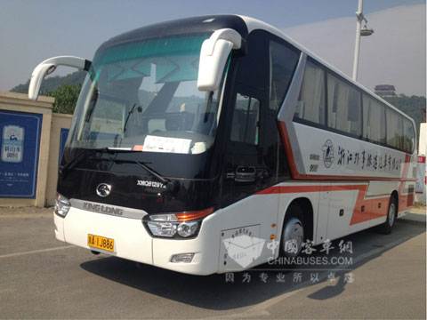 服务于浙江外事旅游汽车有限公司的大金龙客车