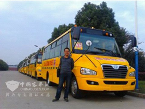 配备江淮专用底盘的校车