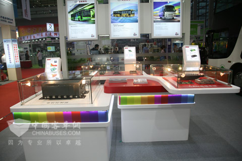 安凯将国内首款纯电动双层客车开进高交会