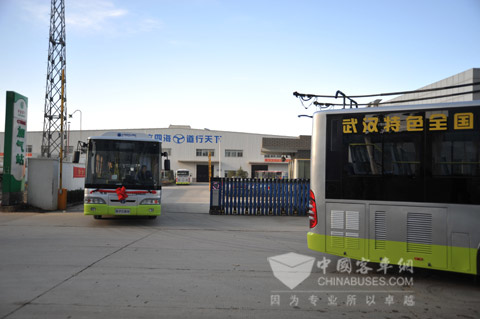 扬子江即充式纯电动客车投放电8路运行