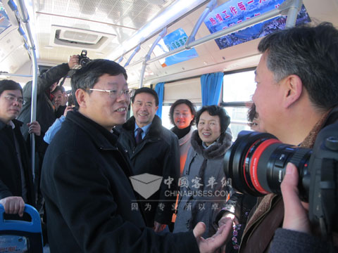 参加投放仪式的领导