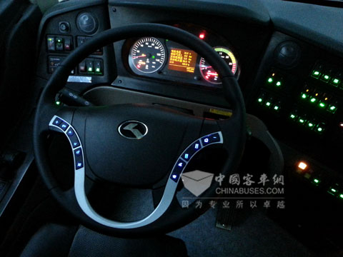 大金龙多功能方向盘为行业首创