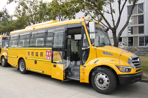 金龙"智慧校车"打造钢城学生安全堡垒