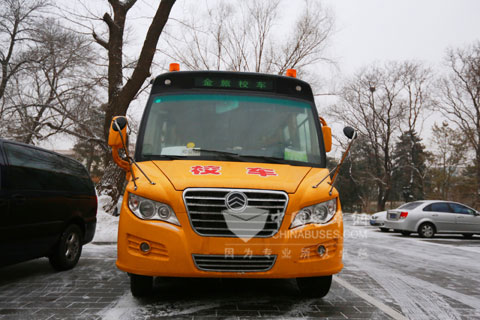 经过5天长途跋涉,金旅爱心校车来到活动现