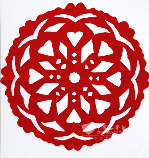 三（1）班田晓峰精心剪裁出的窗花