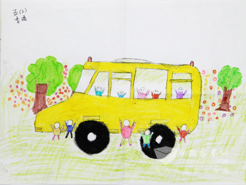 五（2）班李晴画出自己心中的海格快乐校车