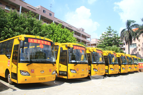 服务广东大朗镇启东学校的上饶校车队