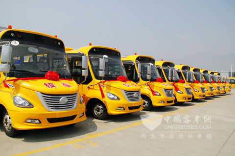 28辆金龙"智慧校车"护航武汉黄陂区学童求学路