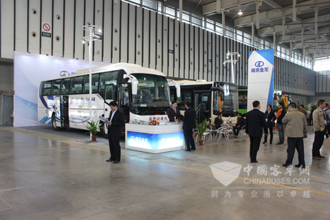 南京金龙携两款新能源客车亮相南京客车展