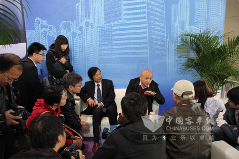 行业媒体采访恒通客车副总经理蒋更新