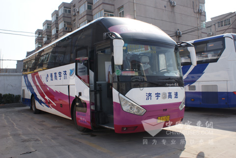 济宇高速运营的中通客车