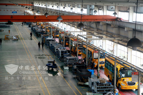 申龙校车生产线