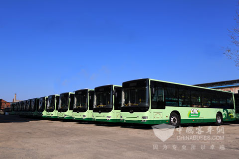 整装待发的黄海天然气公交车