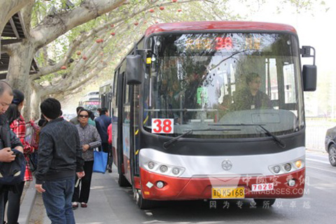 JS6811GHC型城市客车在邯郸运行