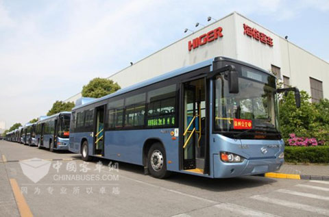 整装待发的徐州气电混合动力公交