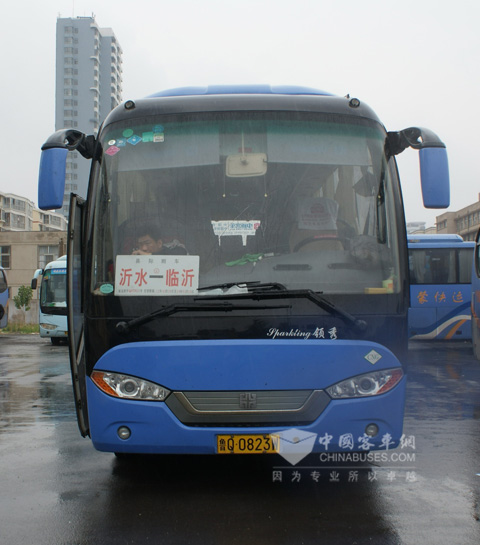 沂水—临沂线上的中通天然气客车