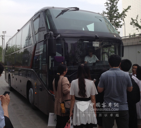 媒体朋友感受龙翼