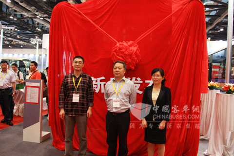 安凯2013新款燃气客车 高速路上的节能尖兵