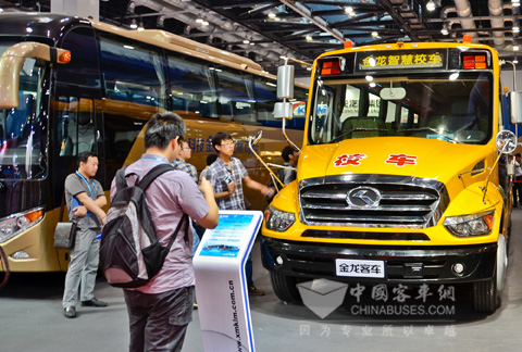 大金龙10米新国标“智慧校车”XMQ6100S