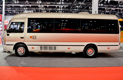 大金龙10米新国标“智慧校车”XMQ6100S