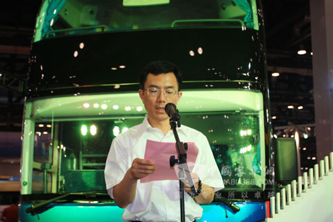 宇通客车副总经理王文兵发表讲话