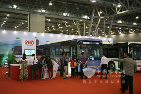 安凯客车展台人气旺