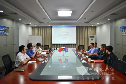 双方领导进行合作交流