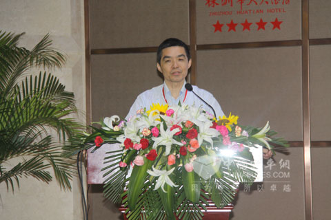 全国政协常委、民盟中央副主席欧阳明高