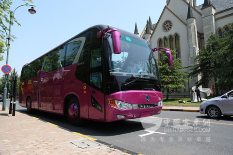 申龙客车11米级最新车型