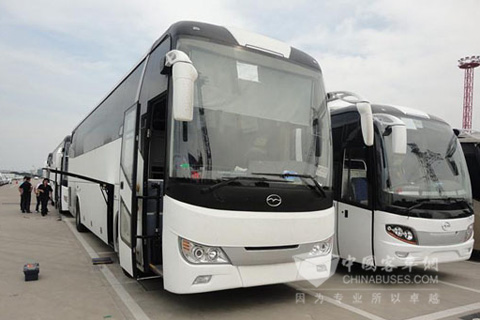 五洲龙批量出口阿联酋车蓄势待发