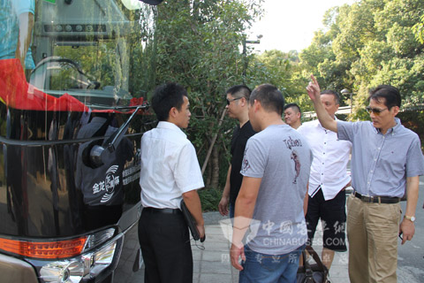 龙翼推广专员实车讲解龙翼