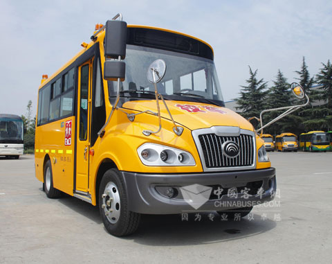 宇通超窄车身“小钢侠”保障学童安全到家