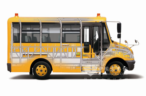 宇通超窄车身“小钢侠”保障学童安全到家