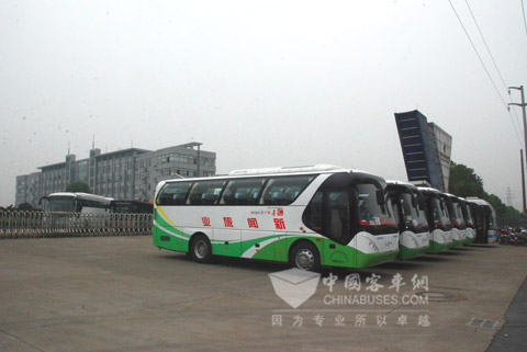 青年JNP6900T豪华旅游车