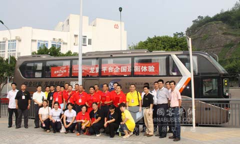 金龙龙翼杯重庆站参赛选手合影